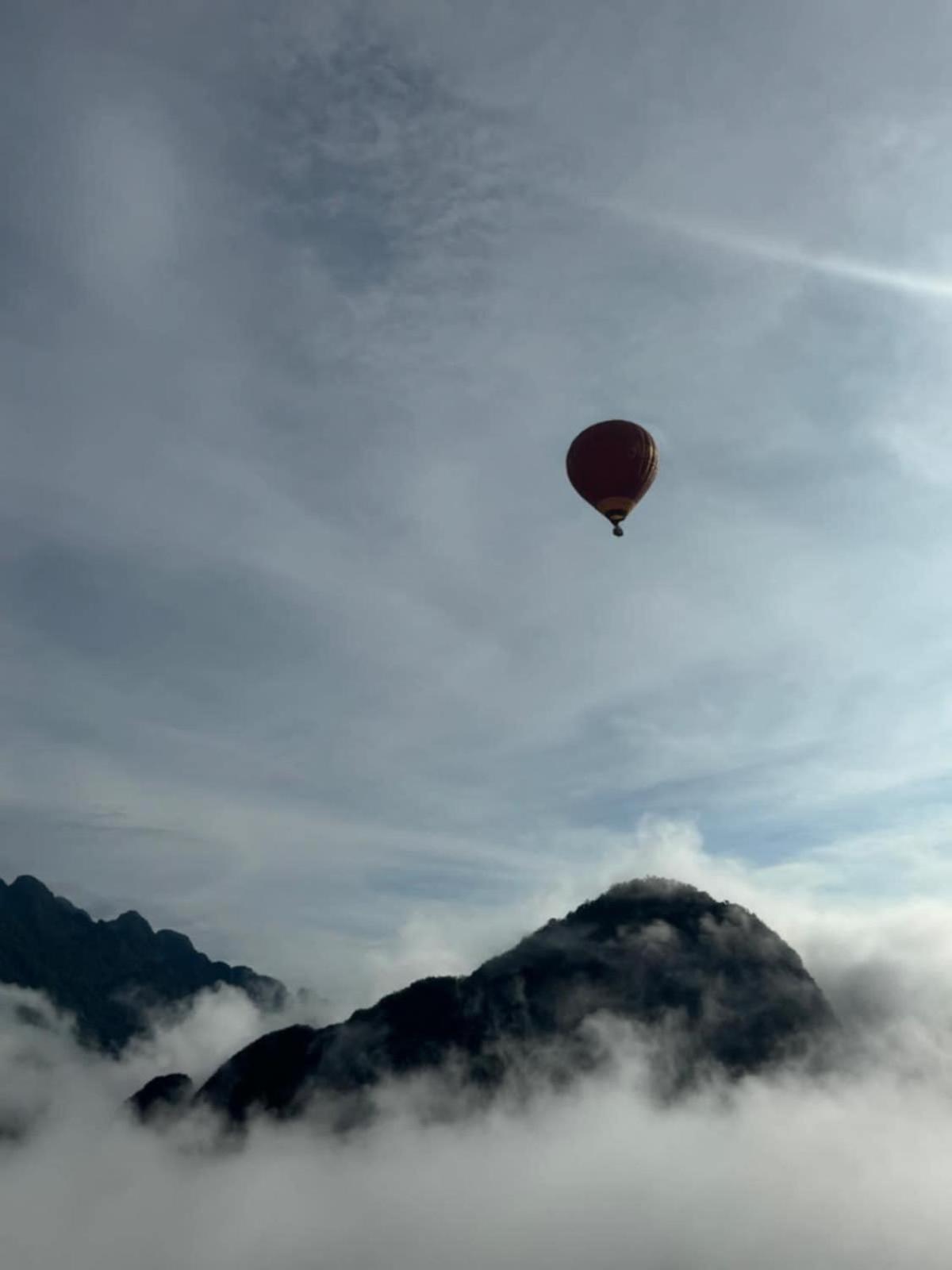 Sky Hotel Vang Vieng Eksteriør bilde