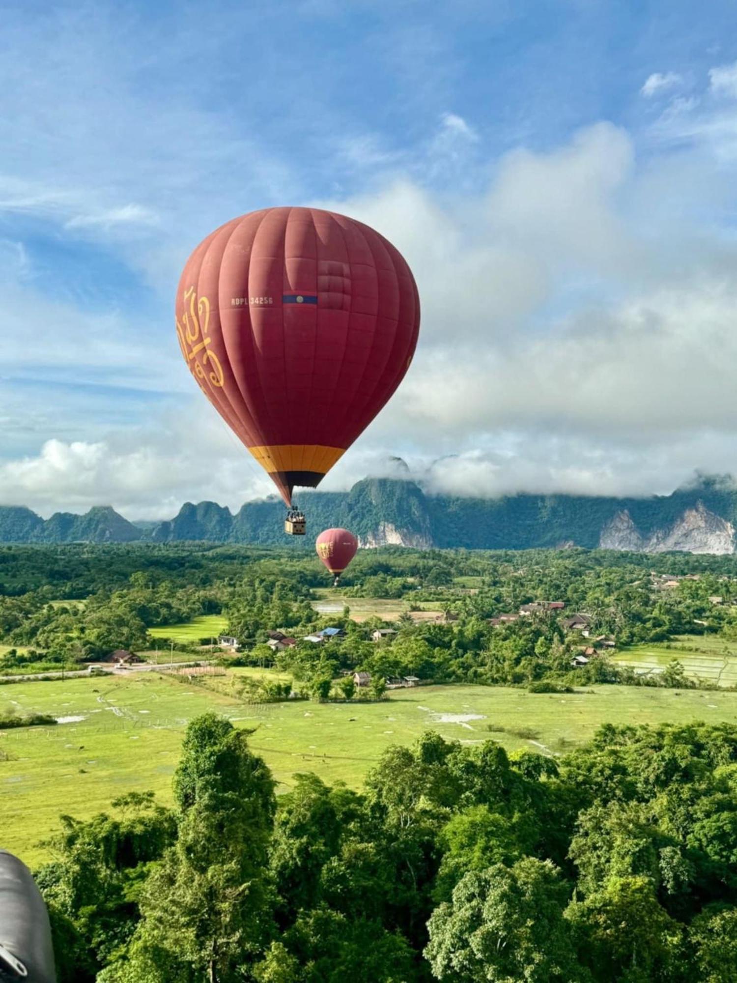 Sky Hotel Vang Vieng Eksteriør bilde