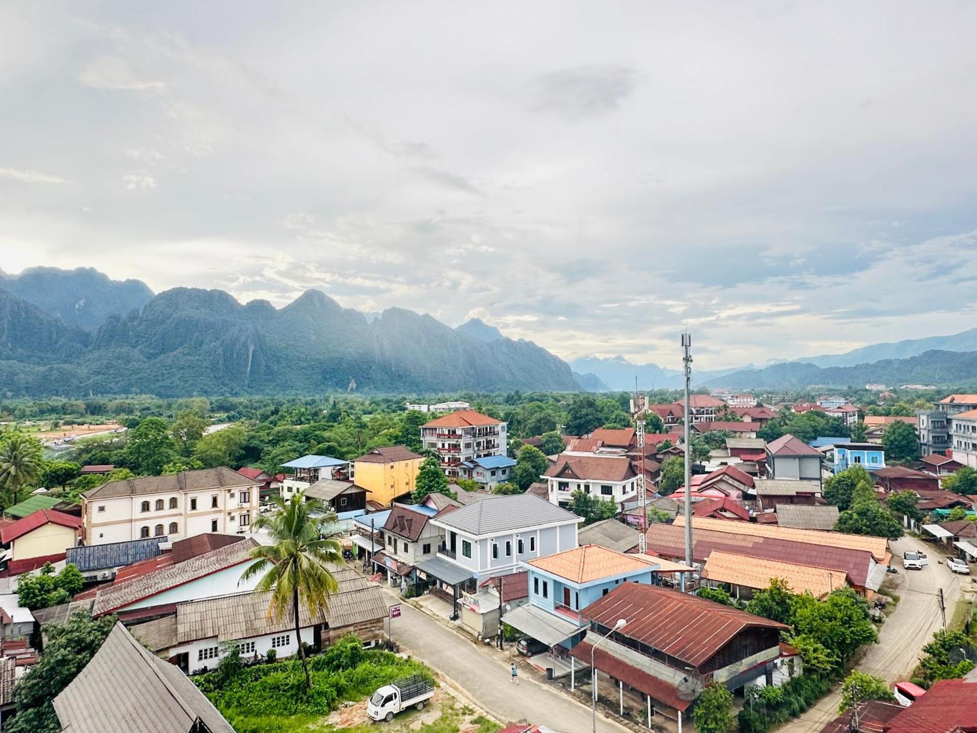 Sky Hotel Vang Vieng Eksteriør bilde