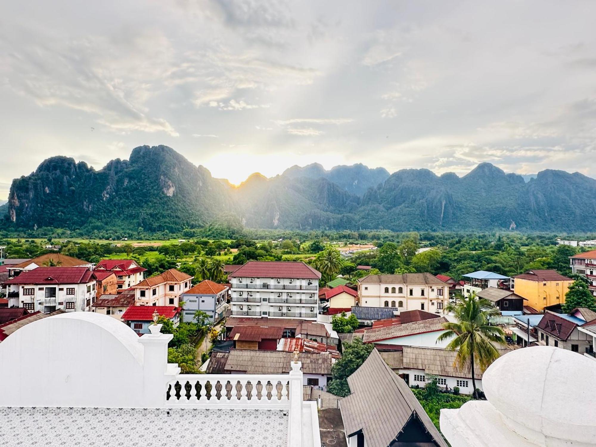 Sky Hotel Vang Vieng Eksteriør bilde