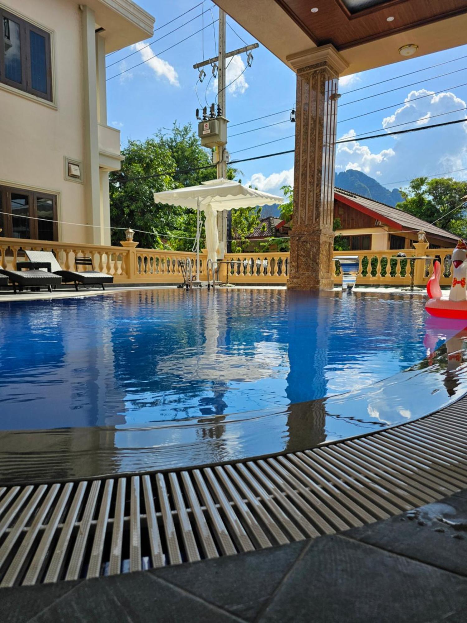 Sky Hotel Vang Vieng Eksteriør bilde
