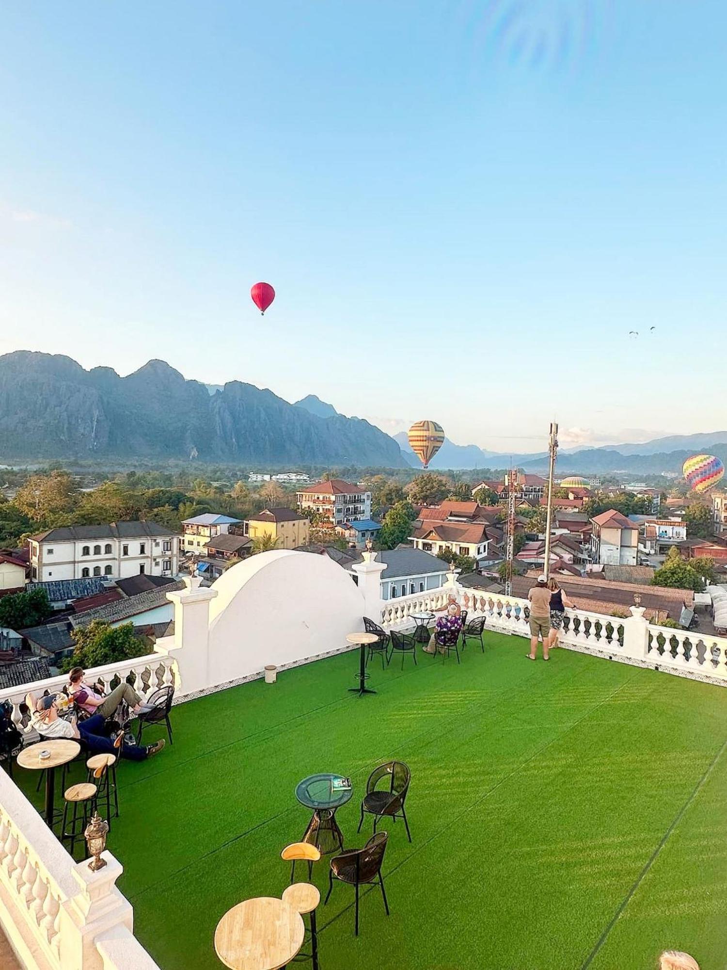 Sky Hotel Vang Vieng Eksteriør bilde